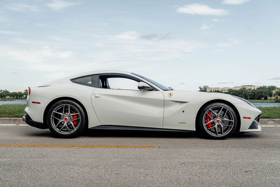 2017 Ferrari F12berlinetta - Image 9 of 31