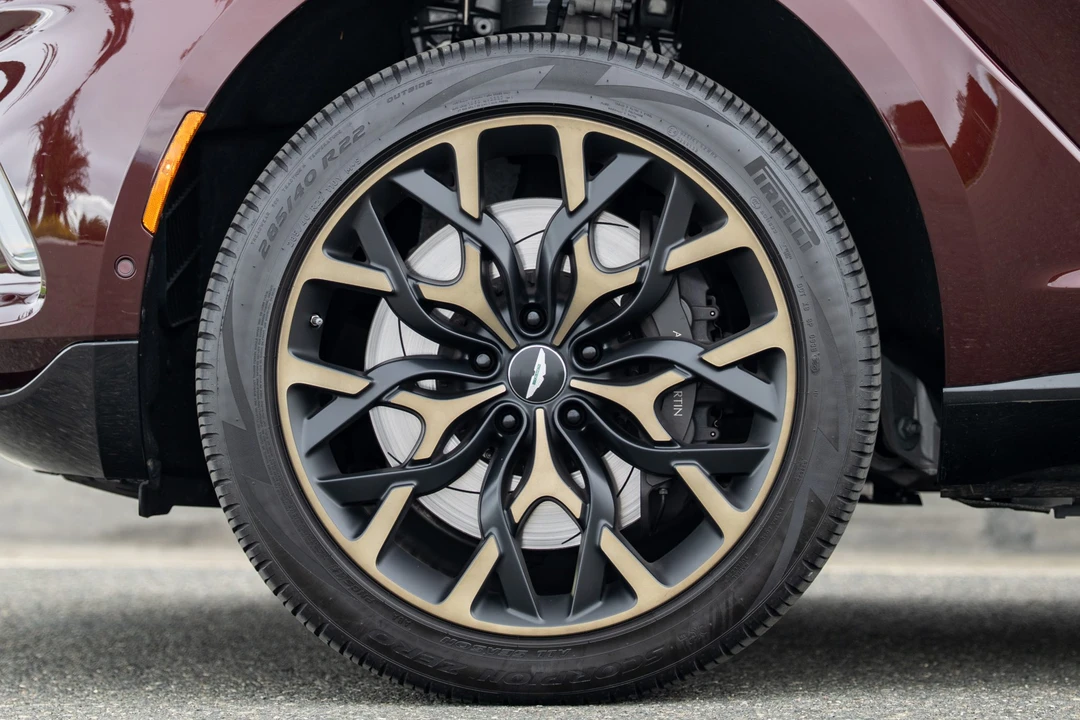 2021 Aston Martin DBX - Image 27 of 31
