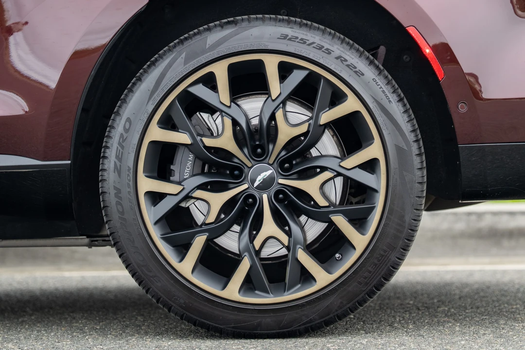 2021 Aston Martin DBX - Image 28 of 31