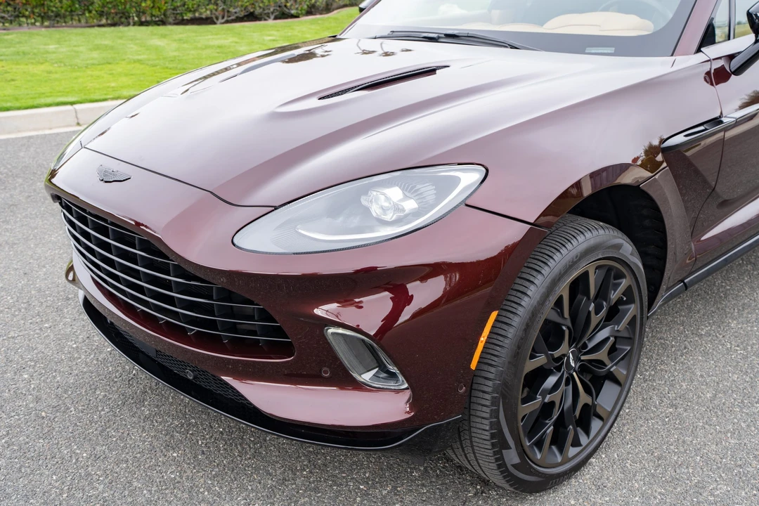 2021 Aston Martin DBX - Image 12 of 31