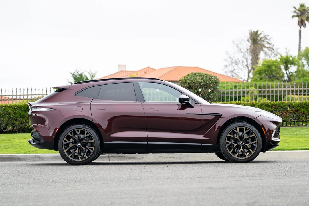 2021 Aston Martin DBX - Image 8 of 31