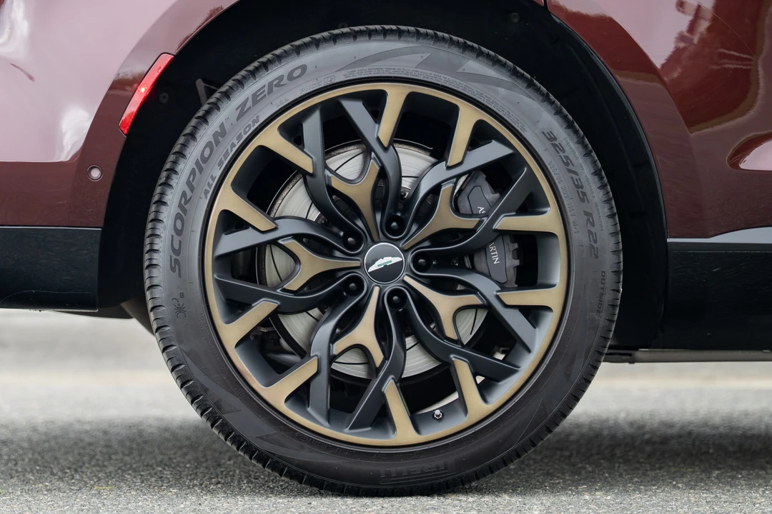 2021 Aston Martin DBX - Image 29 of 31