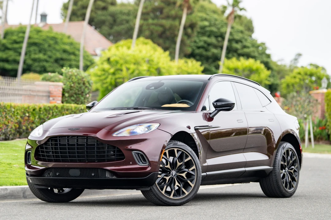 2021 Aston Martin DBX - Image 2 of 31