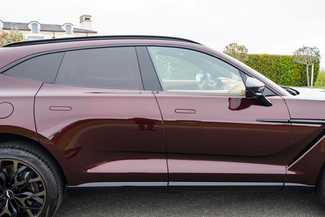 2021 Aston Martin DBX - Image 16 of 31