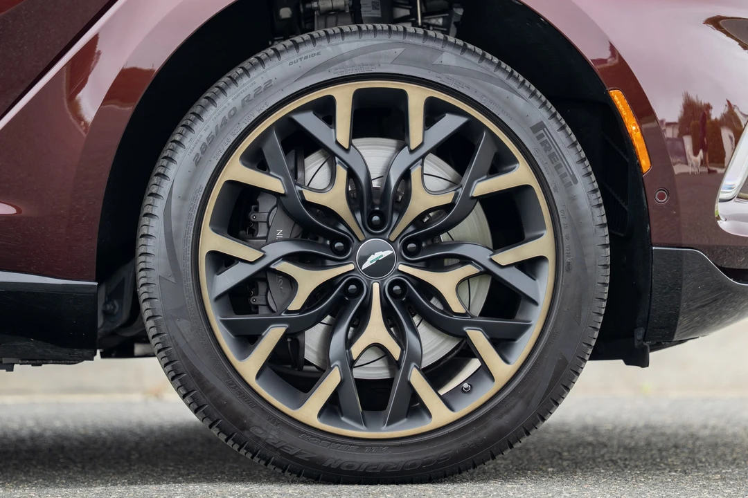 2021 Aston Martin DBX - Image 30 of 31