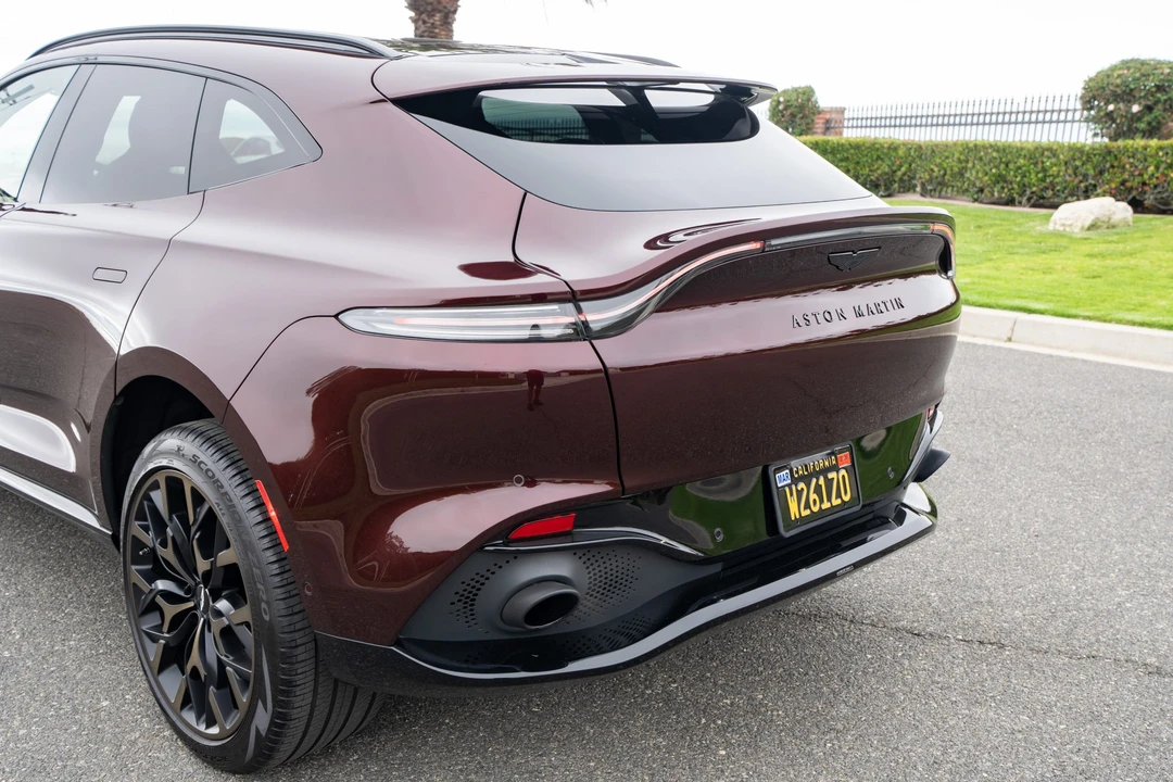 2021 Aston Martin DBX - Image 17 of 31