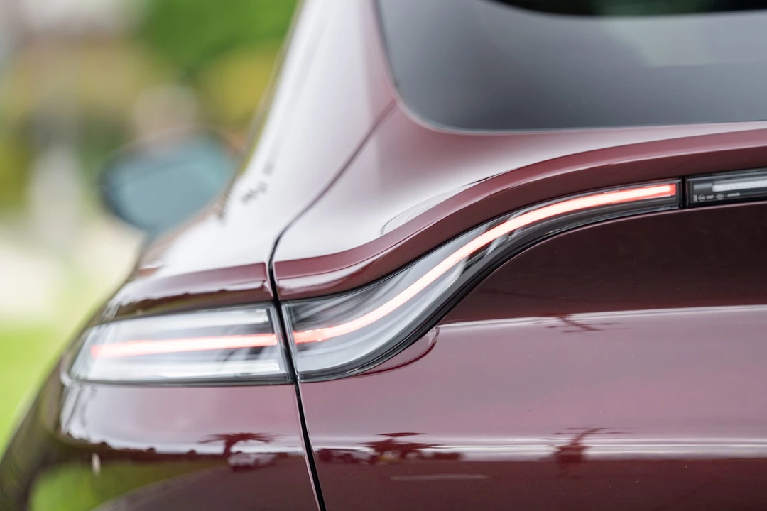 2021 Aston Martin DBX - Image 19 of 31