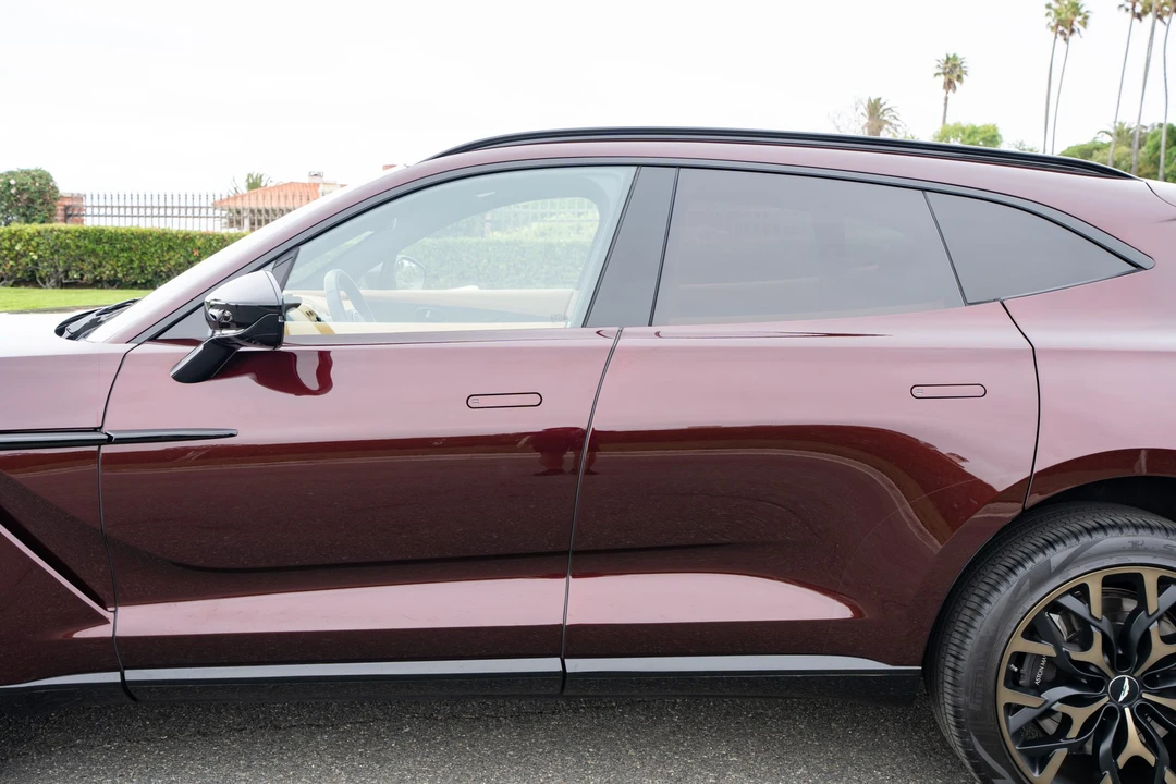 2021 Aston Martin DBX - Image 15 of 31
