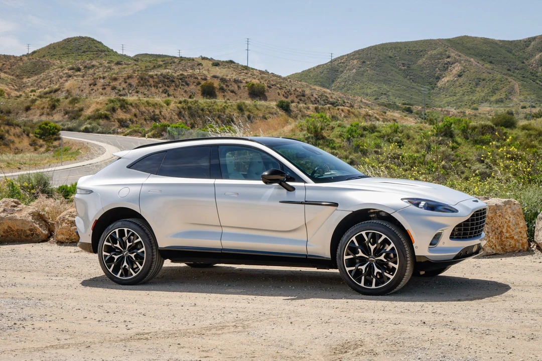 2021 Aston Martin DBX - Image 14 of 31