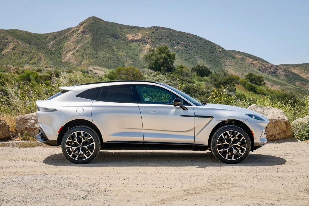 2021 Aston Martin DBX - Image 13 of 31