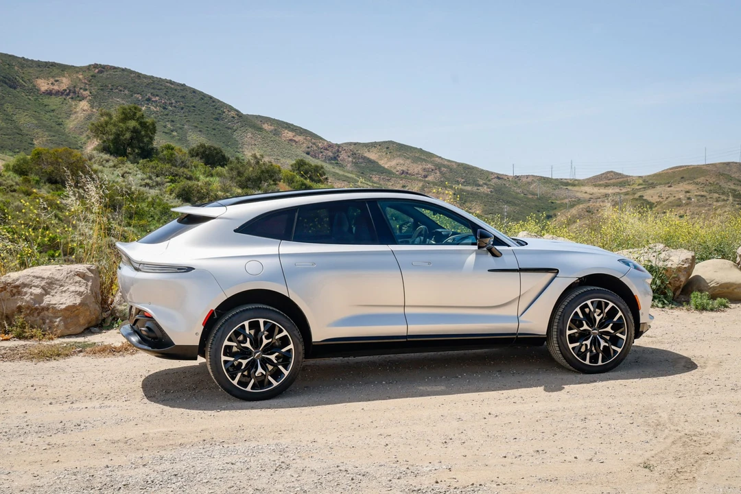 2021 Aston Martin DBX - Image 12 of 31