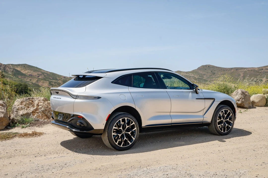 2021 Aston Martin DBX - Image 11 of 31