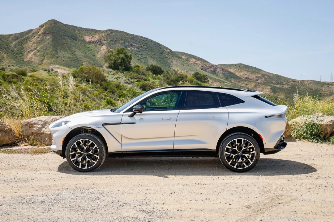 2021 Aston Martin DBX - Image 4 of 31