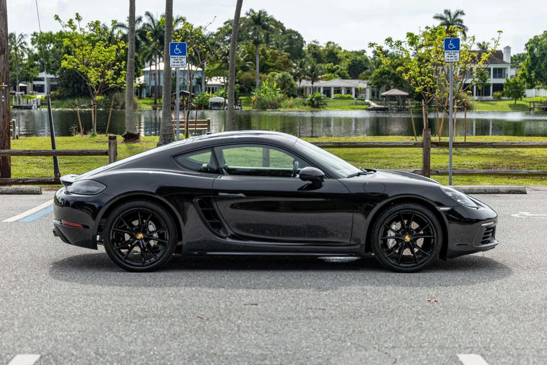 2022 Porsche 718 Cayman - Image 9 of 31