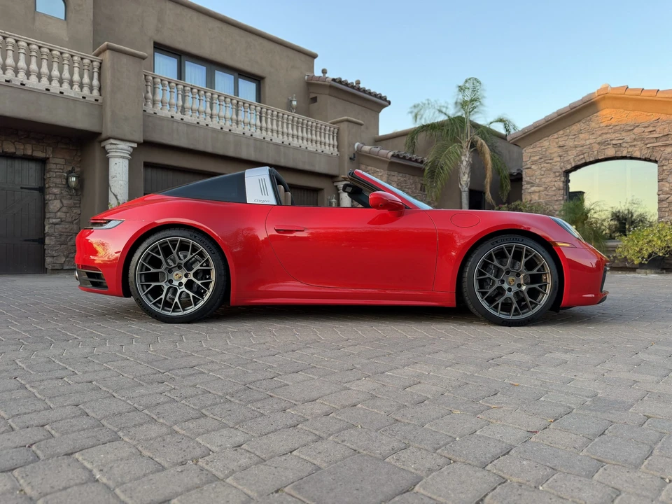 2022 Porsche 992 Targa 4 & 4S - Image 17 of 31