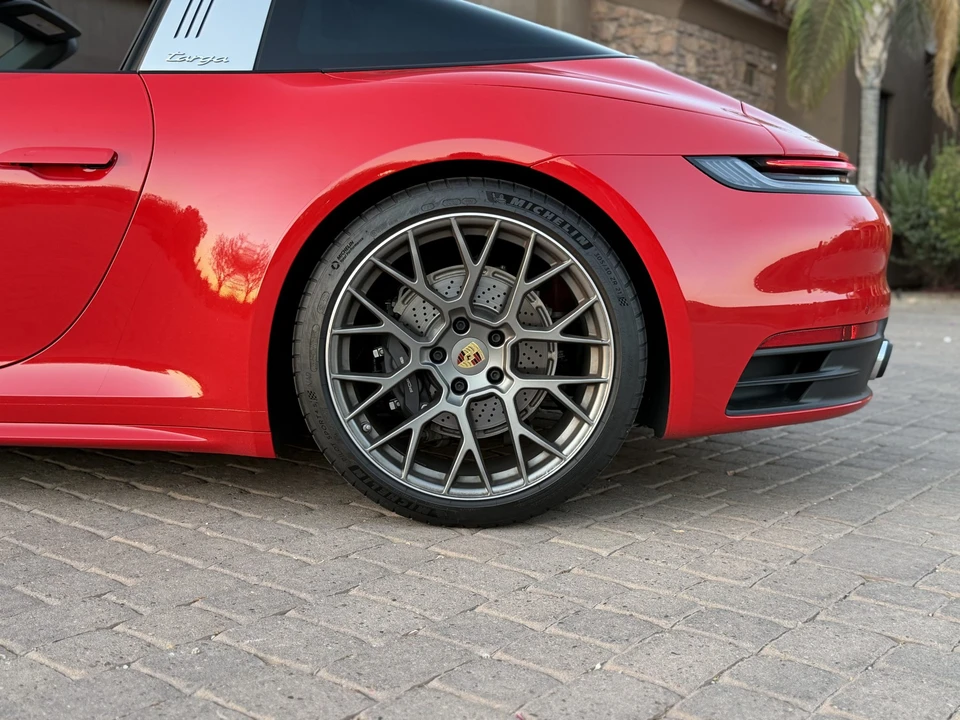 2022 Porsche 992 Targa 4 & 4S - Image 25 of 31