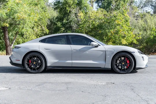 2022 Porsche Taycan GTS - Image 4 of 31