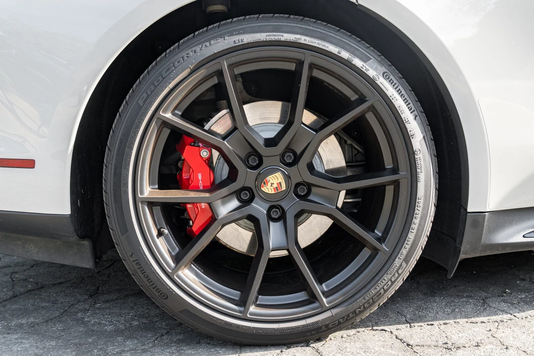 2022 Porsche Taycan GTS - Image 19 of 31