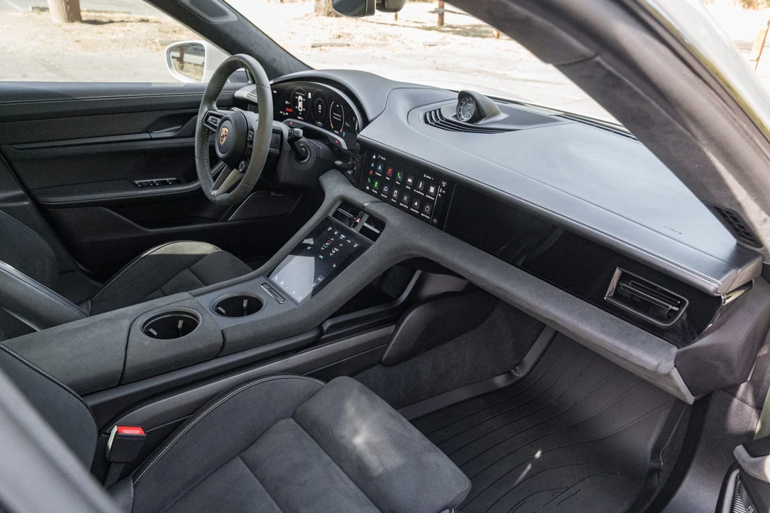 2022 Porsche Taycan GTS - Image 23 of 31
