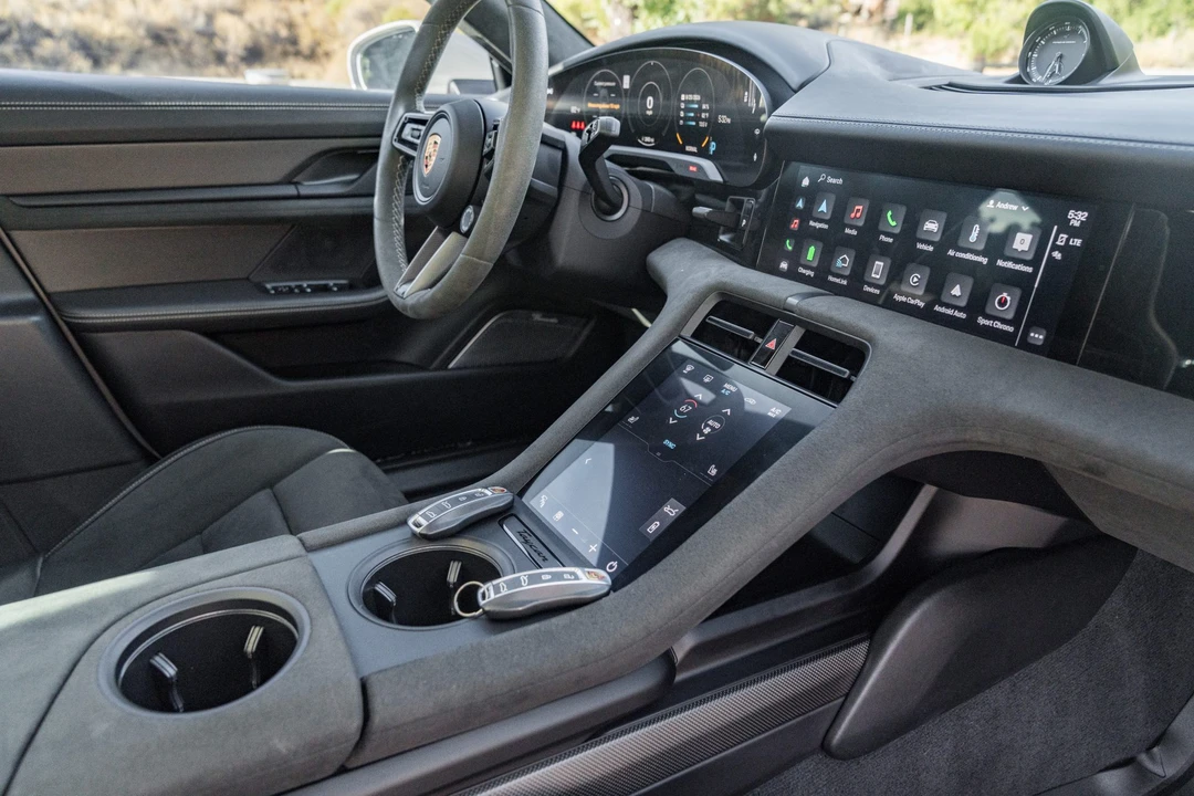 2022 Porsche Taycan GTS - Image 28 of 31