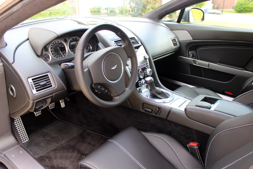 2013 Aston Martin Vantage - Image 4 of 5