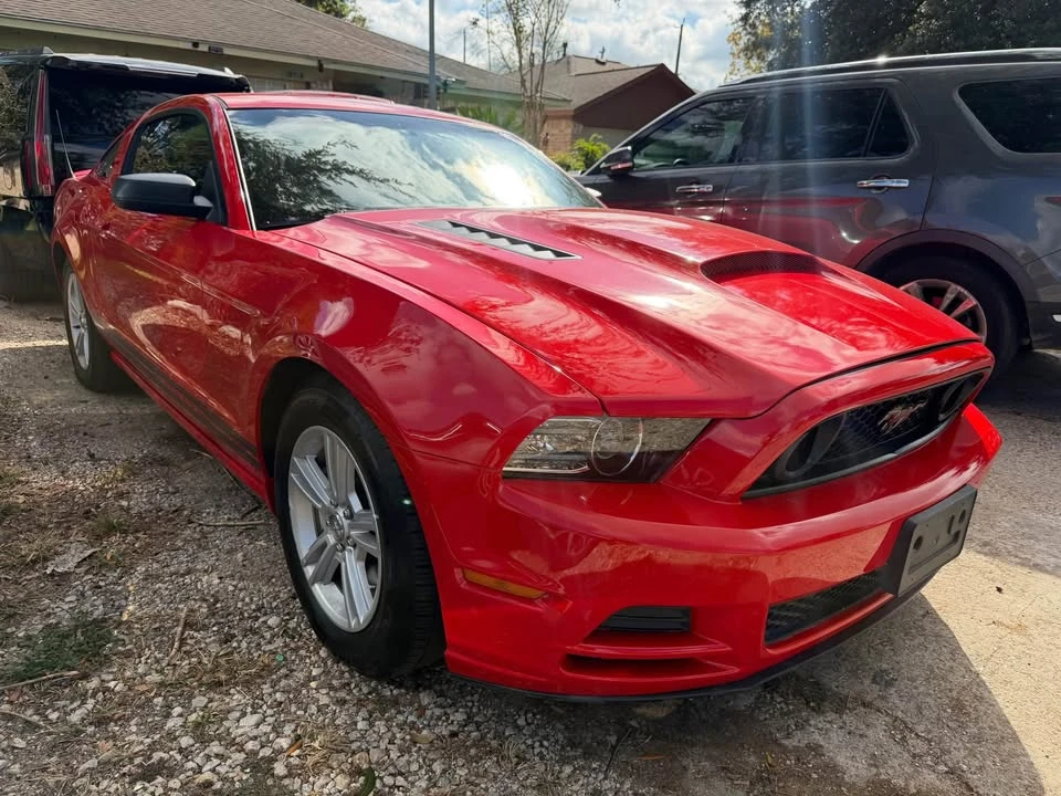 2013 Ford S197 Mustang - Image 2 of 8