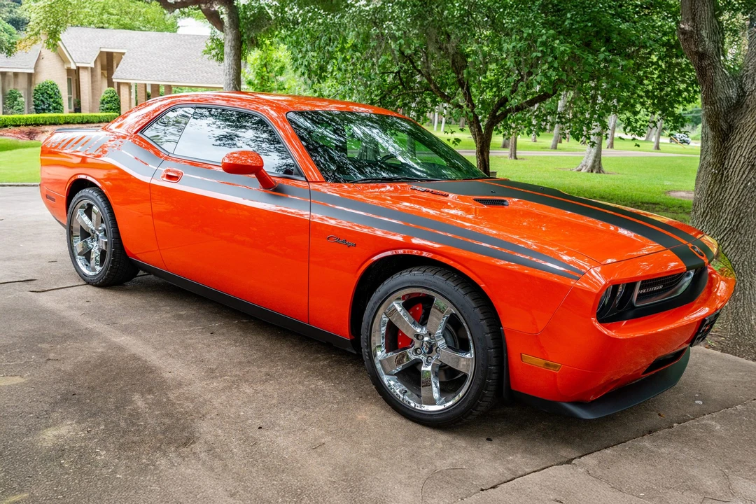 2010 Dodge Challenger 3rd Gen - Image 7 of 31