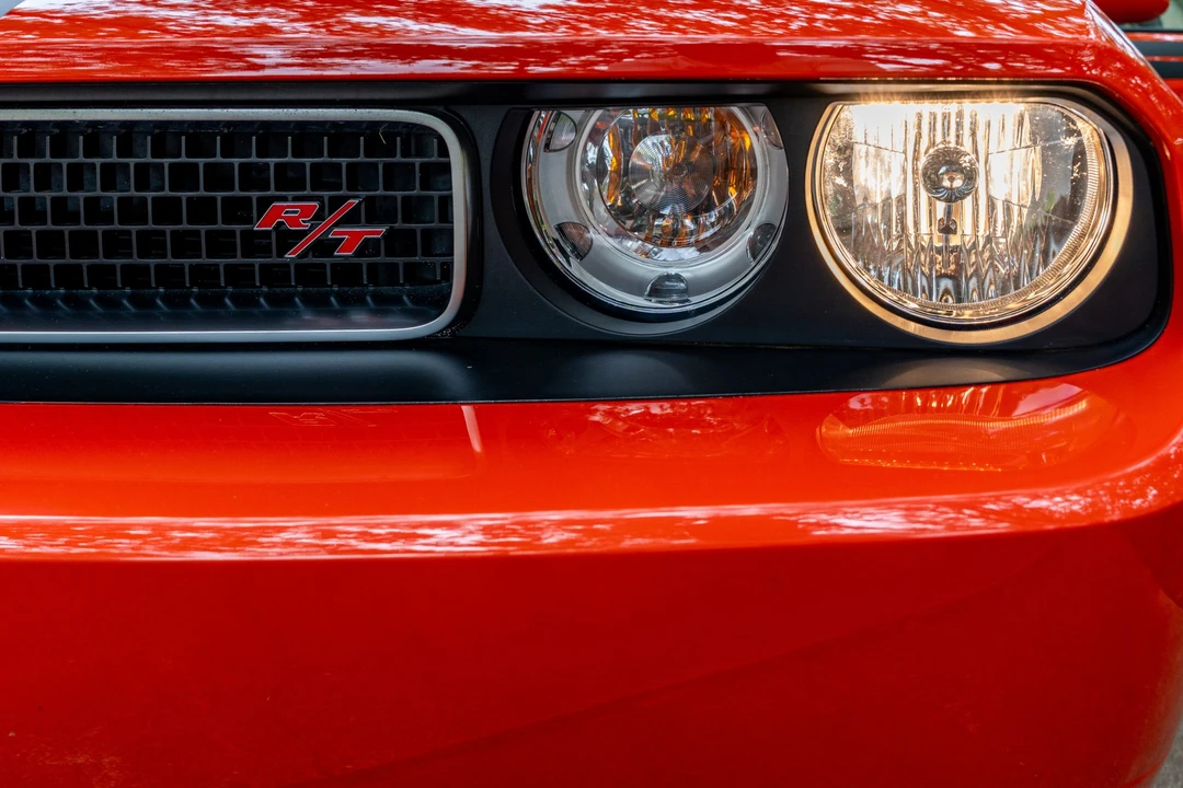 2010 Dodge Challenger 3rd Gen - Image 19 of 31