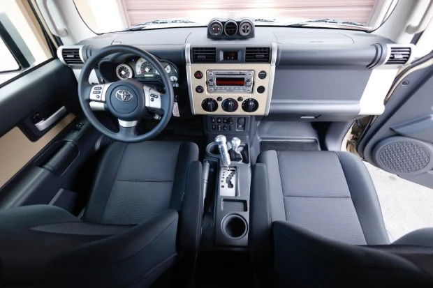 2014 Toyota FJ Cruiser - Image 5 of 8