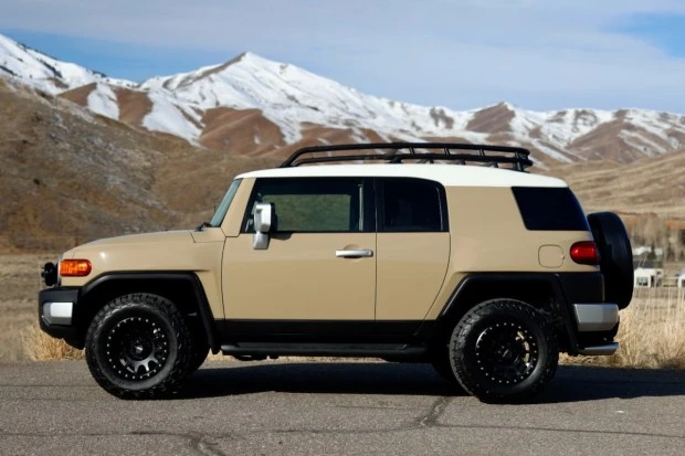 2014 Toyota FJ Cruiser - Image 3 of 8