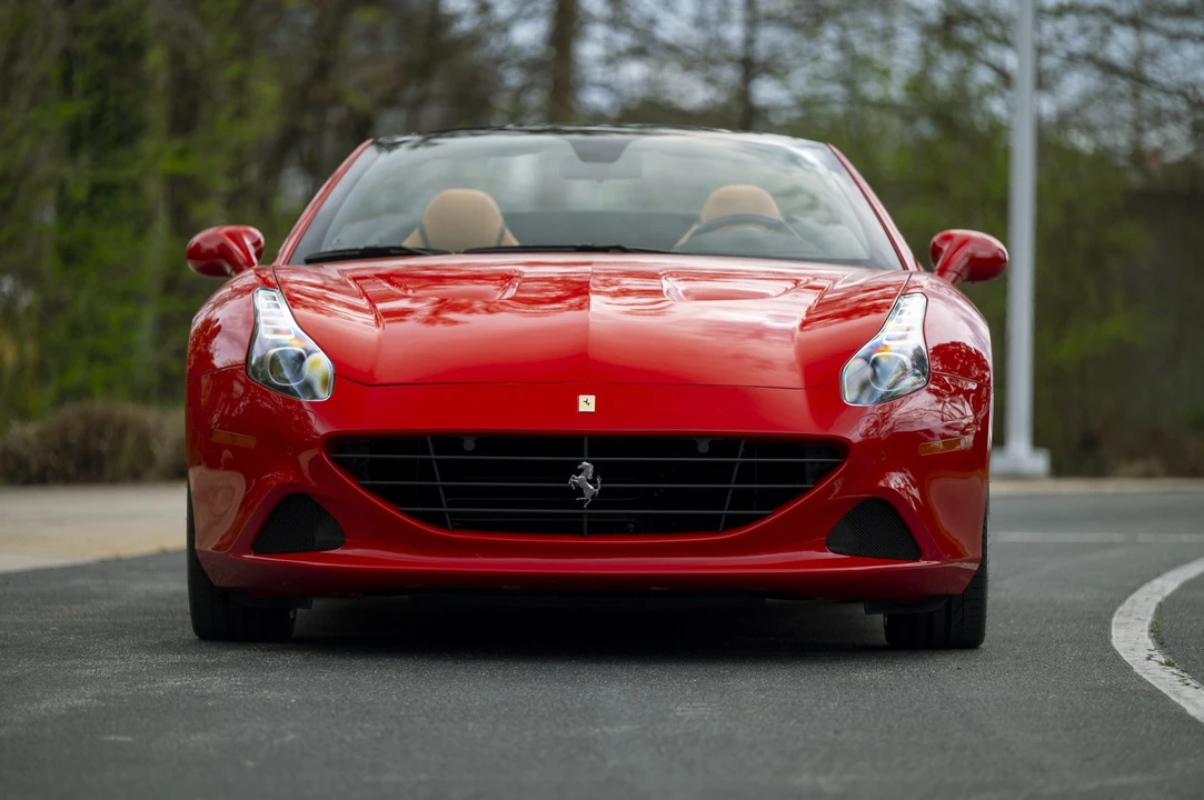 2015 Ferrari California T - Image 16 of 31
