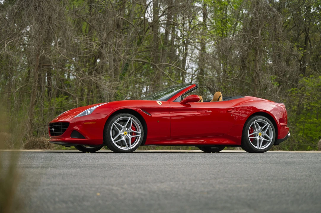 2015 Ferrari California T - Image 4 of 31