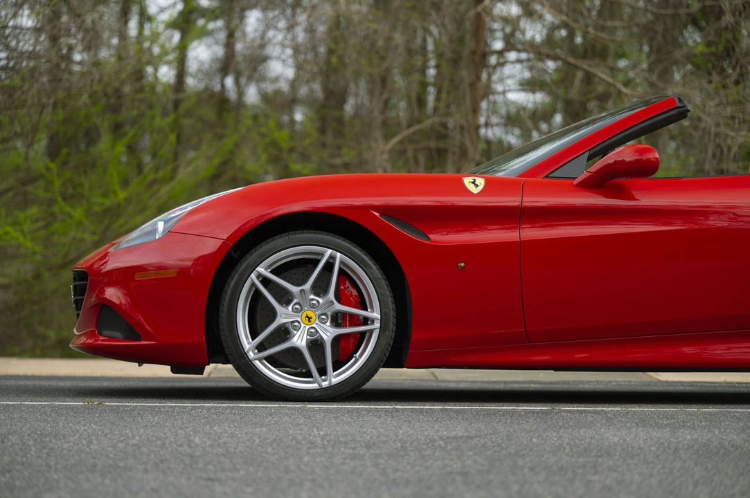2015 Ferrari California T - Image 23 of 31