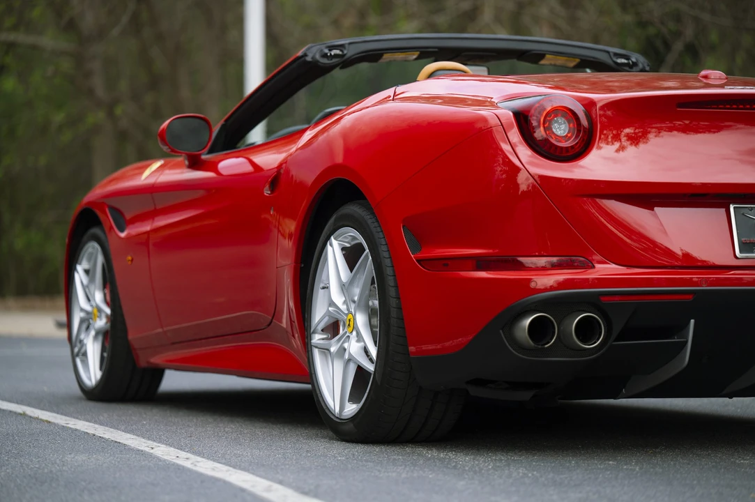 2015 Ferrari California T - Image 25 of 31