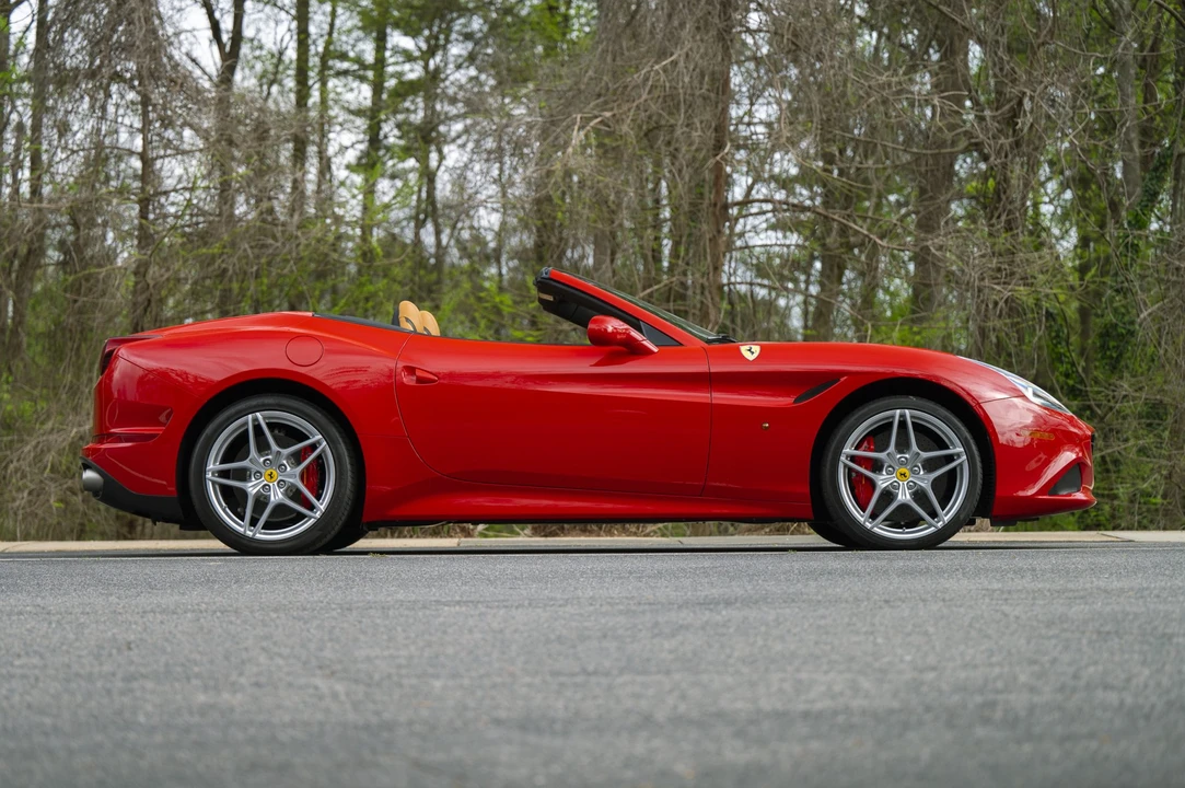 2015 Ferrari California T - Image 11 of 31