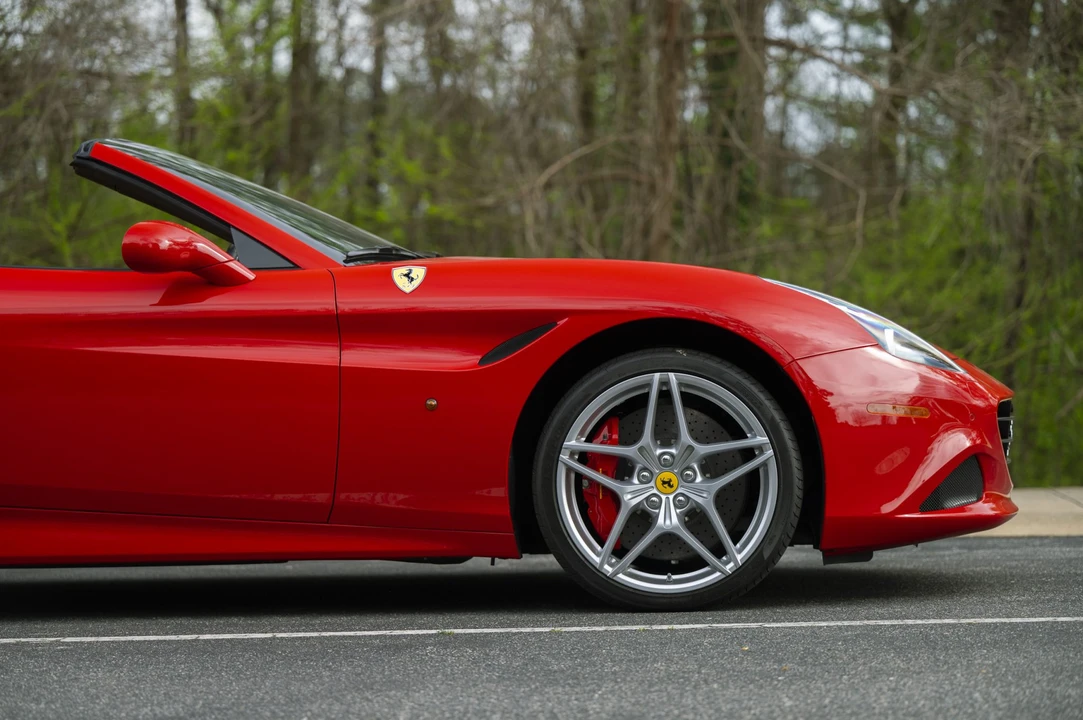 2015 Ferrari California T - Image 27 of 31