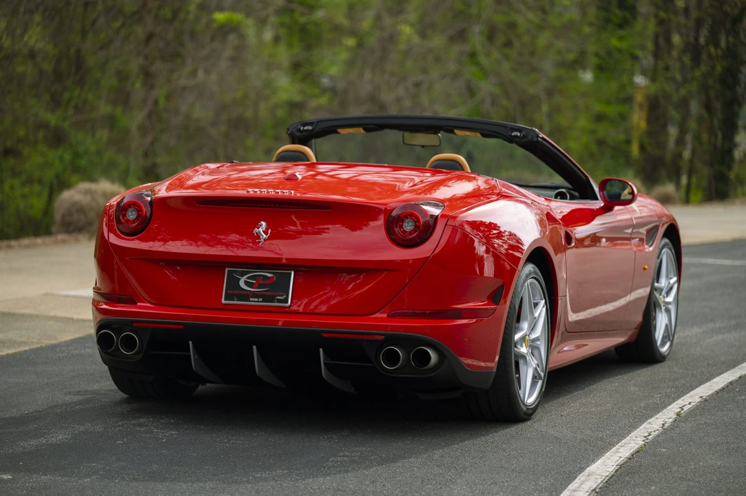 2015 Ferrari California T - Image 8 of 31