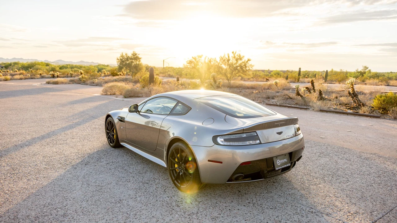 2017 Aston Martin V12 Vantage (2010-2018) - Image 8 of 31