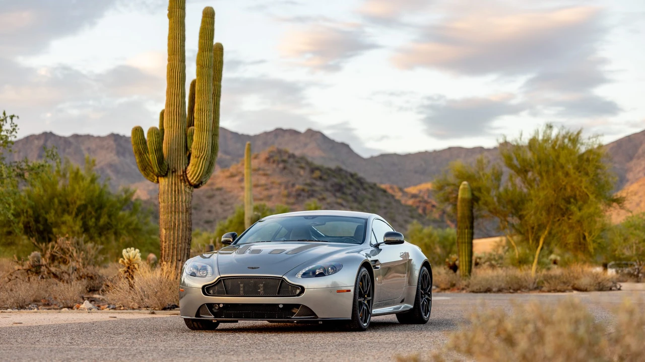 2017 Aston Martin V12 Vantage (2010-2018) - Image 17 of 31