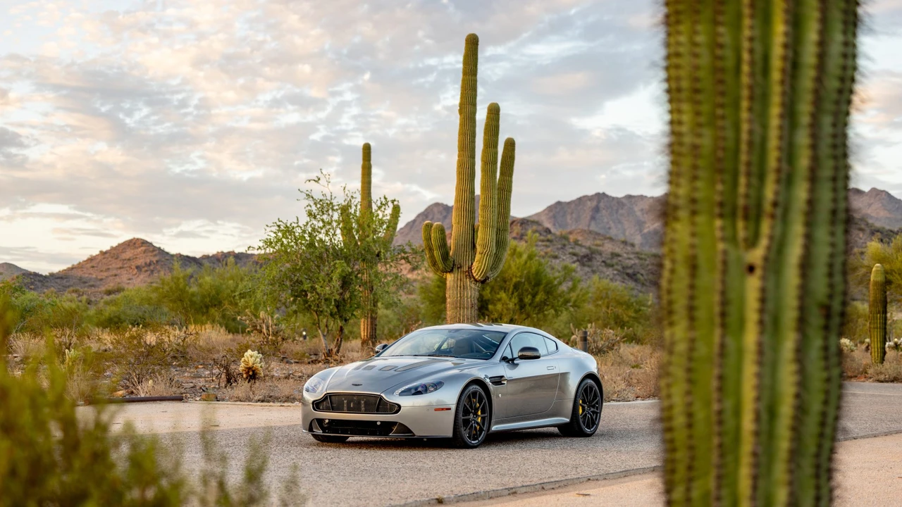 2017 Aston Martin V12 Vantage (2010-2018) - Image 15 of 31