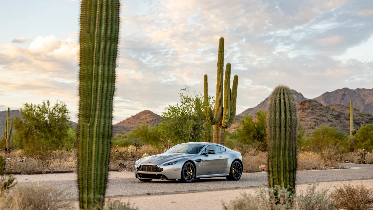 2017 Aston Martin V12 Vantage (2010-2018) - Image 14 of 31