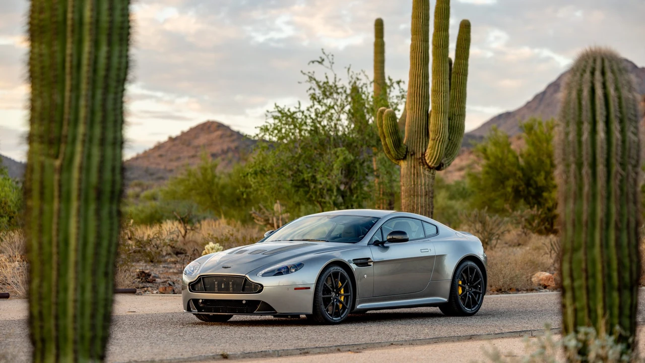 2017 Aston Martin V12 Vantage (2010-2018) - Image 13 of 31