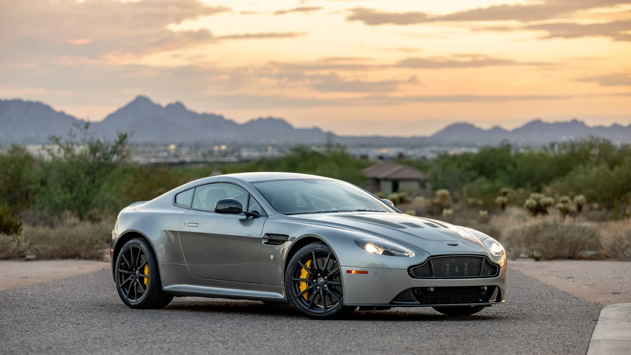 2017 Aston Martin V12 Vantage (2010-2018) - Image 29 of 31
