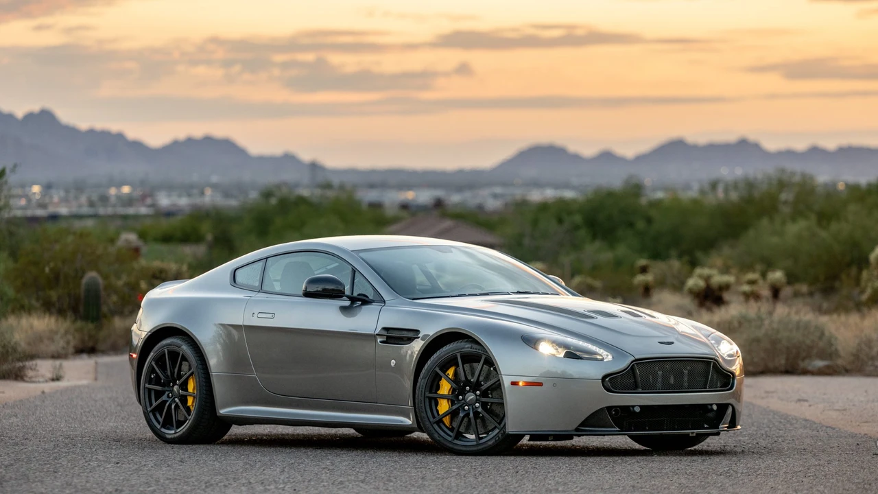 2017 Aston Martin V12 Vantage (2010-2018) - Image 26 of 31