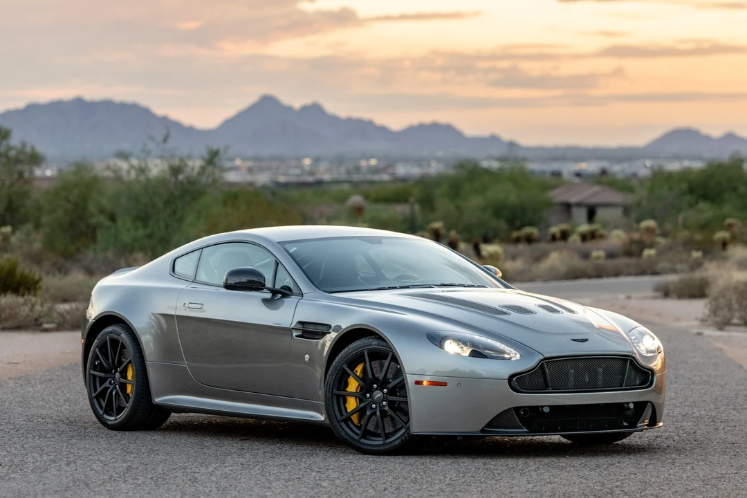 2017 Aston Martin V12 Vantage (2010-2018) - Image 1 of 31
