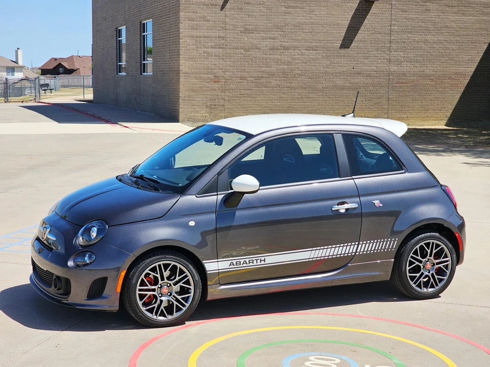 2018 Fiat Abarth 500 - Image 2 of 31