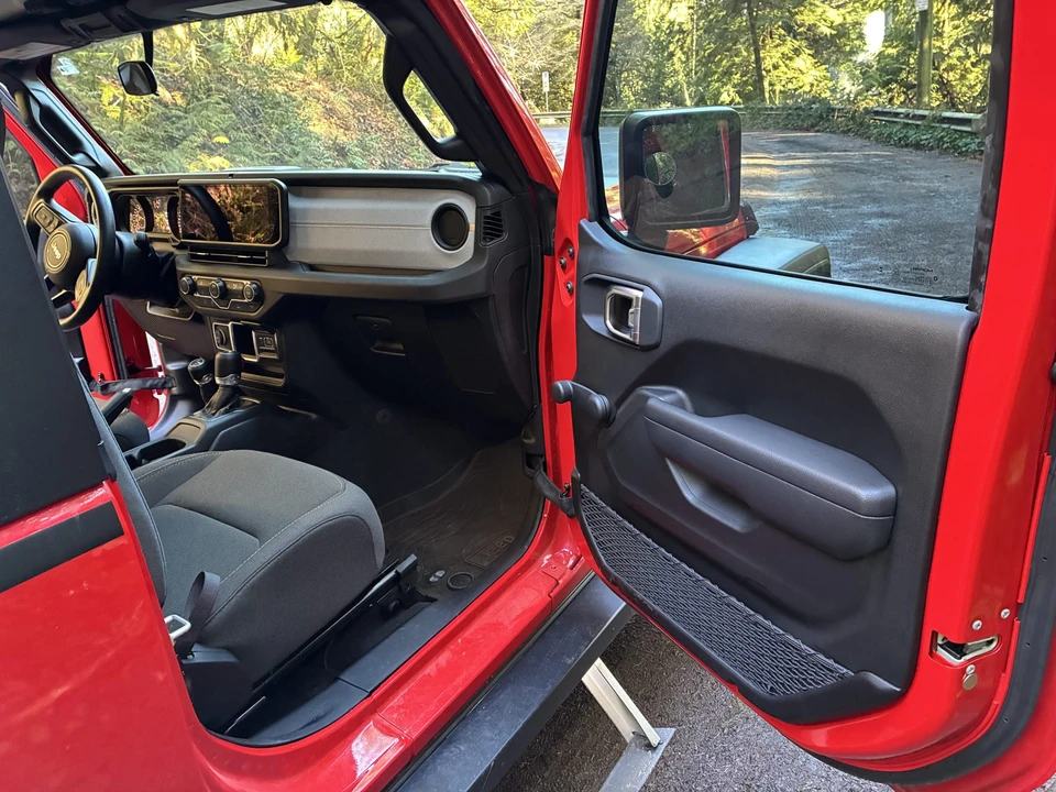 2024 Jeep JL Wrangler - Image 30 of 31