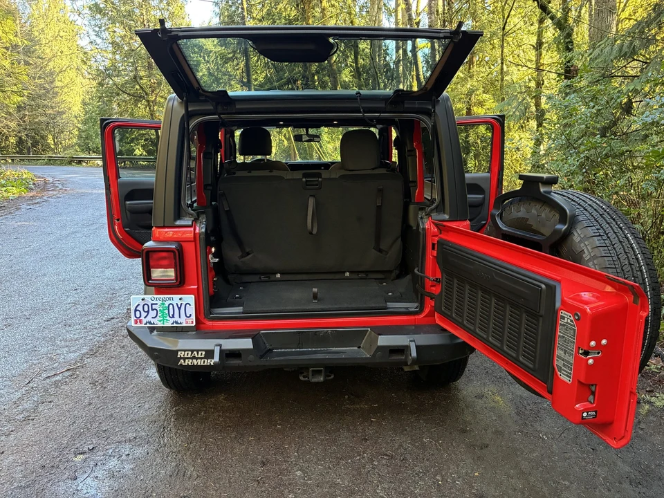 2024 Jeep JL Wrangler - Image 10 of 31