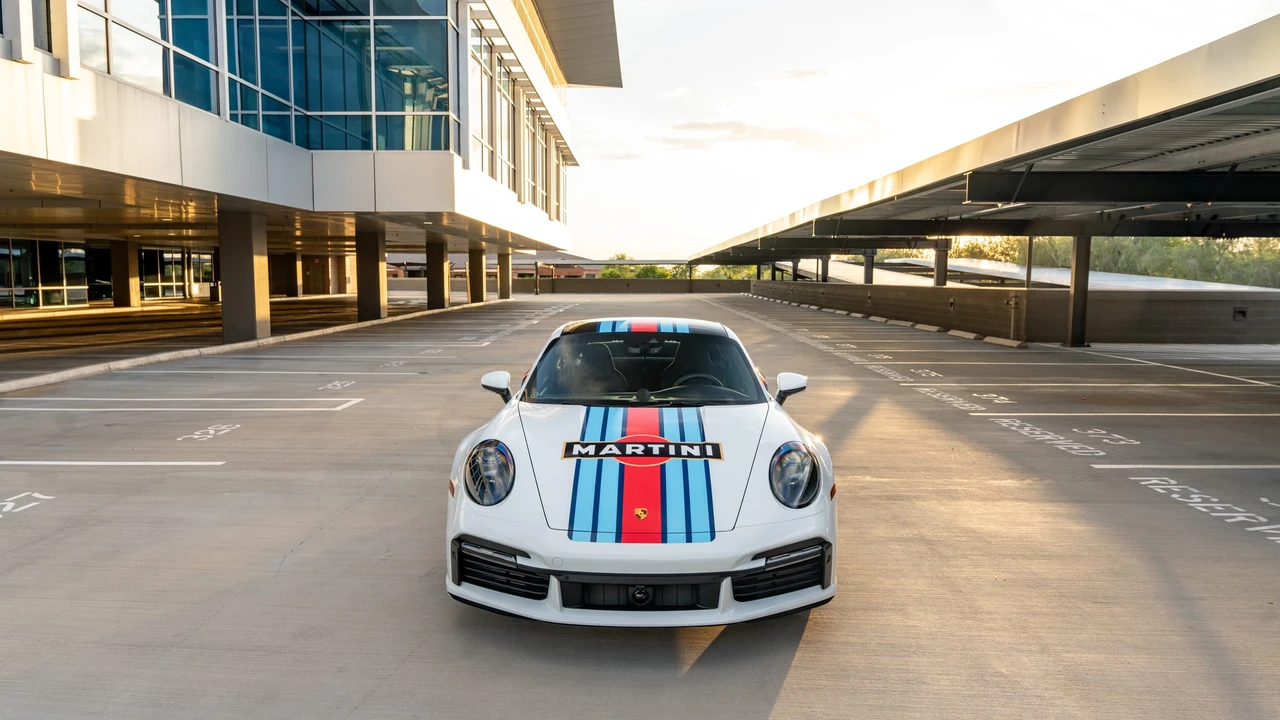 2025 Porsche 992 Turbo S - Image 11 of 31