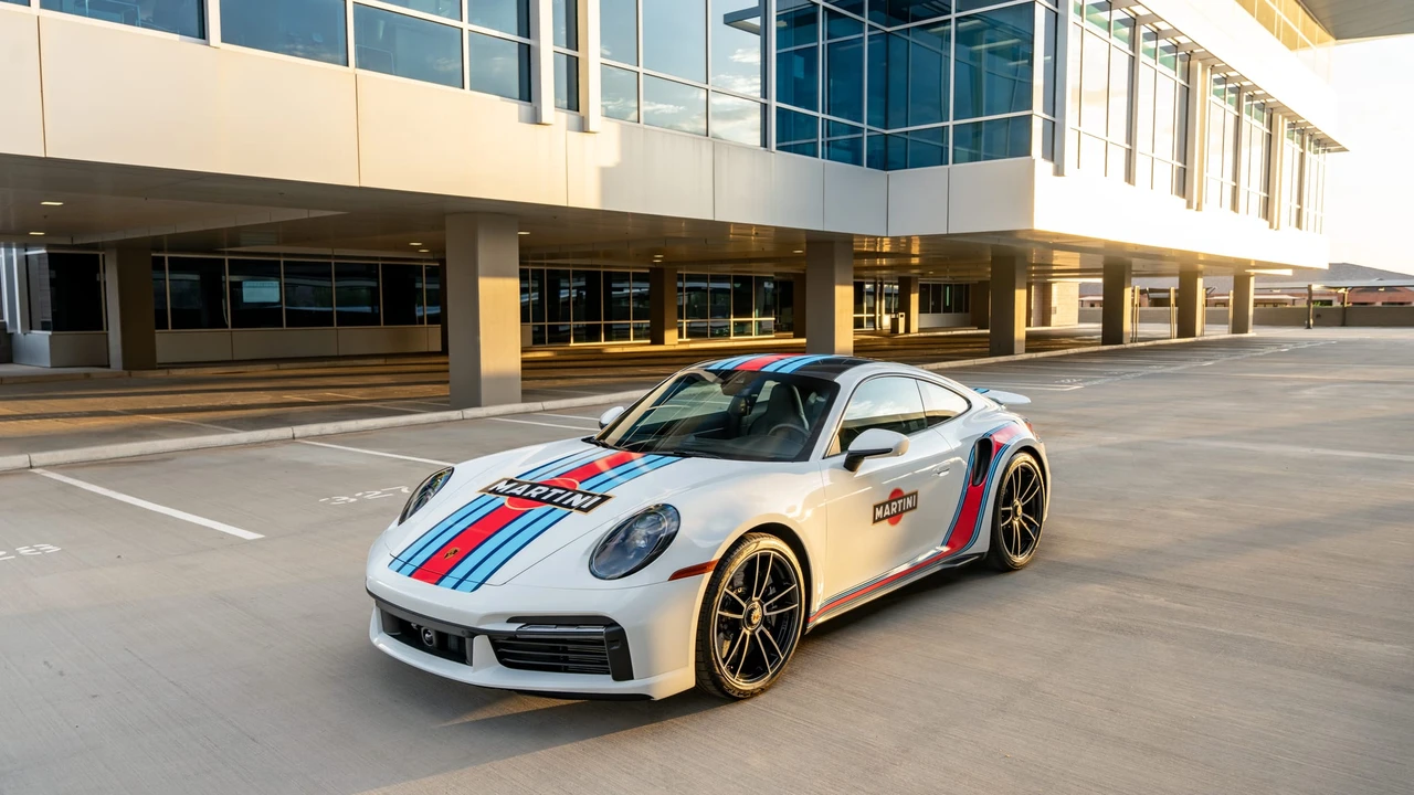 2025 Porsche 992 Turbo S - Image 6 of 31